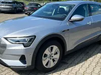 Second-hand Audi e-tron Basis 300 kW (408 CP) 2021 Argintiu SUV