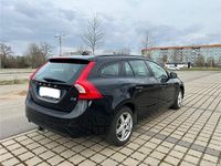 Gebraucht Volvo V60 Kinetic 150 PS (110 kW) 2017 Schwarz Kombi