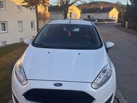 Gebraucht Ford Fiesta Celebration 82 PS (60 kW) 2016 Weiß Limousine