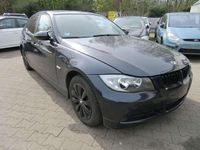 Gebraucht BMW 318 129 PS (94 kW) 2006 Monacoblau metallic Limousine