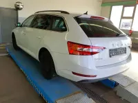 Gebraucht Skoda Superb Ambition 150 PS (110 kW) 2022 Moonweiss metallic Kombi