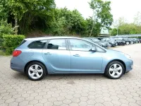 Gebraucht Opel Astra 101 PS (74 kW) 2011 Blau Kombi