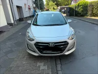 Gebraucht Hyundai i30 101 PS (74 kW) 2015 Silber Limousine