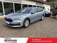 Neu Skoda Superb Selection 150 PS (110 kW) 2025 Silber metallic Kombi
