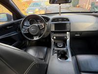 Gebraucht Jaguar XE R 180 PS (132 kW) 2016 Blau Limousine