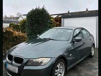 Gebraucht BMW 318 2009 Grau Limousine