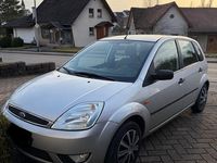 Gebraucht Ford Fiesta Ghia 69 PS (50 kW) 2003 Silber Kleinwagen