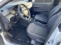 Gebraucht Dacia Jogger Essentiel 101 PS (74 kW) 2025 Arktisweiß Van / Kleinbus