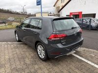 Gebraucht VW Golf VII Comfortline 131 PS (96 kW) 2019 Grau Limousine