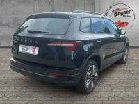 Neu Skoda Karoq Tour 150 PS (110 kW) 2025 Schwarz SUV