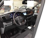 Gebraucht Toyota Proace 120 PS (88 kW) 2023 Weiß Van / Kleinbus