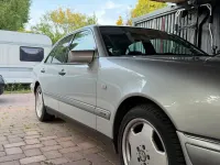Gebraucht Mercedes E240 170 PS (125 kW) 1998 Silber Limousine