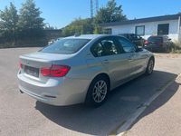 Gebraucht BMW 330e Advantage 184 PS (135 kW) 2016 Silber Limousine