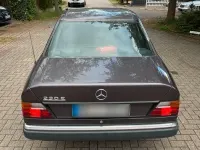 Gebraucht Mercedes E230 132 PS (97 kW) 1992 Braun Limousine