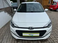 Gebraucht Hyundai i20 Passion 84 PS (61 kW) 2016 Weiß Limousine