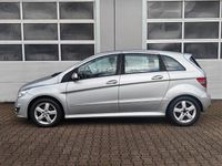 Gebraucht Mercedes B200 140 PS (102 kW) 2011 Silber Van / Kleinbus