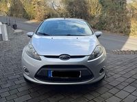 Gebraucht Ford Fiesta Ambiente 69 PS (50 kW) 2012 Silber Kleinwagen
