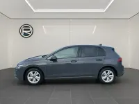 Gebraucht VW Golf VIII Life 150 PS (110 kW) 2021 Grau Limousine