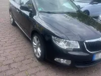 Gebraucht Skoda Superb 140 PS (102 kW) 2012 Schwarz Kombi
