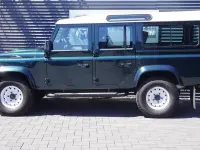Gebraucht Land Rover Defender 122 PS (89 kW) 2016 British racing green Kombi