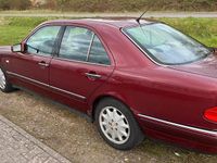 Gebraucht Mercedes E280 204 PS (150 kW) 1999 Rot Limousine
