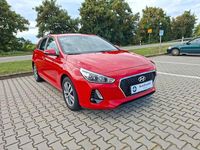 Gebraucht Hyundai i30 Trend 110 PS (80 kW) 2018 Rot Limousine
