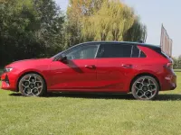 Usata Opel Astra 181 CV (133 kW) 2023 Rosso Utilitaria