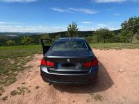 Gebraucht BMW 318 143 PS (105 kW) 2012 Grau Limousine