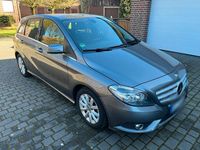 Gebraucht Mercedes B180 122 PS (89 kW) 2013 Grau Van / Kleinbus