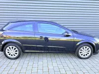 Gebraucht Opel Astra GTC Edition 105 PS (77 kW) 2007 Saphirschwarz/black sapphire Coupé