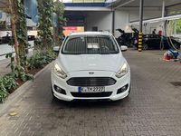 Gebraucht Ford S-MAX Titanium 179 PS (131 kW) 2016 Weiß Van / Kleinbus
