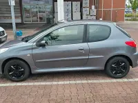 Gebraucht Peugeot 206 75 PS (55 kW) 2010 Silber Kleinwagen