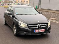 Gebraucht Mercedes A180 122 PS (89 kW) 2012 Schwarz Kleinwagen