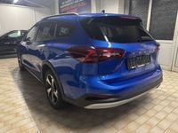 Gebraucht Ford Focus Active X 155 PS (114 kW) 2023 Dynamicblau metallic (metallic) Kombi