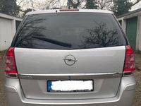 Gebraucht Opel Zafira Edition 116 PS (85 kW) 2010 Silber Van / Kleinbus