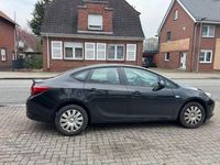 Gebraucht Opel Astra Edition 140 PS (102 kW) 2013 Schwarz Limousine