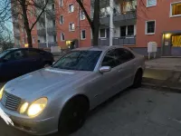 Gebraucht Mercedes E220 Elegance 150 PS (110 kW) 2002 Silber Limousine