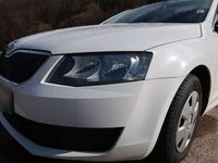 Gebraucht Skoda Octavia 105 PS (77 kW) 2015 Weiß Kleinwagen
