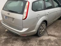 Gebraucht Ford Focus 140 PS (102 kW) 2010 Silber Kombi