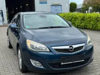 Gebraucht Opel Astra Design Edition 140 PS (102 kW) 2011 Blau Limousine