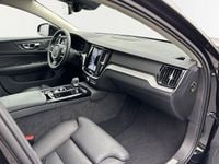 Gebraucht Volvo V60 Plus 398 PS (292 kW) 2024 Onyx black / metallic Kombi