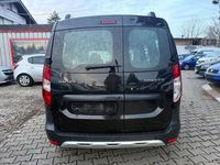 Gebraucht Dacia Dokker Stepway 131 PS (96 kW) 2021 Schwarz Van / Kleinbus