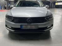 Gebraucht VW Passat 150 PS (110 kW) 2018 Silber Kombi