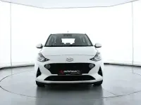 Gebraucht Hyundai i10 Trend 84 PS (61 kW) 2023 Weiß Kleinwagen