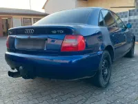 Używany Audi A4 90 KM (66 kW) 1998 Niebieski Sedan/Limuzyna