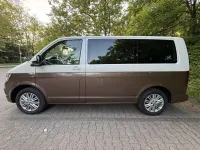 Gebraucht VW Multivan Comfortline 204 PS (150 kW) 2018 Bambusgarden green metallic Van / Kleinbus