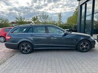 Gebraucht Mercedes E300 231 PS (169 kW) 2011 Blau Kombi