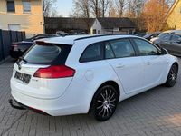Gebraucht Opel Insignia Selection 110 PS (80 kW) 2013 Weiß Kombi