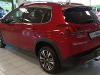 Gebraucht Peugeot 2008 Allure 131 PS (96 kW) 2019 Ultimaterot/metallic SUV