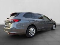 Gebraucht Skoda Superb Essence 150 PS (110 kW) 2025 Grau Kombi